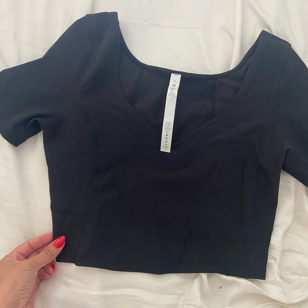 Black lulu lemon crop top.